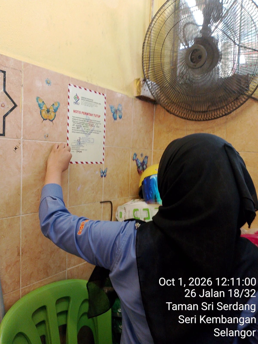 Image from: Three stalls at Taman Sri Serdang food court ordered shut