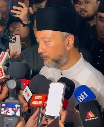 Image from: Give my father time and space to grieve, says Mukhriz