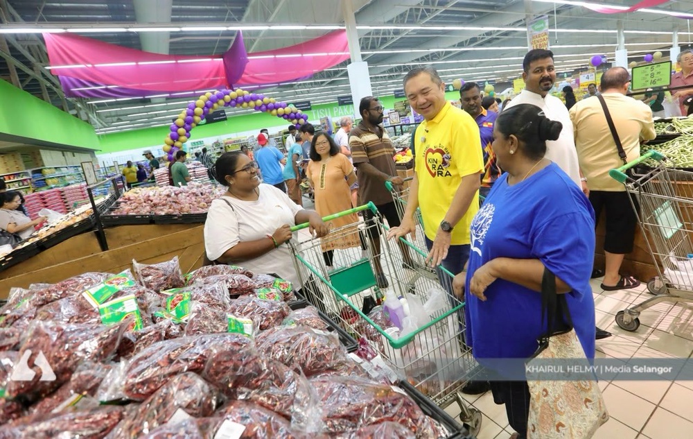 Image from: Jom Shopping Deepavali: Lebih 800 warga DUN Kinrara terima manfaat