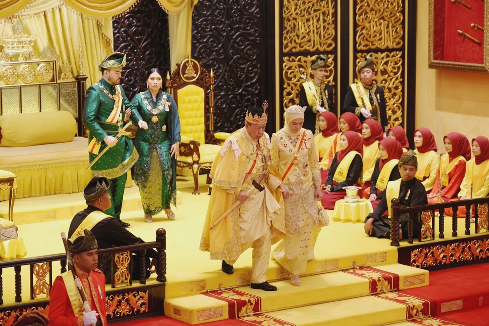 Image from: Istiadat penuh adat dan tradisi sempena Jubli Perak Sultan Selangor