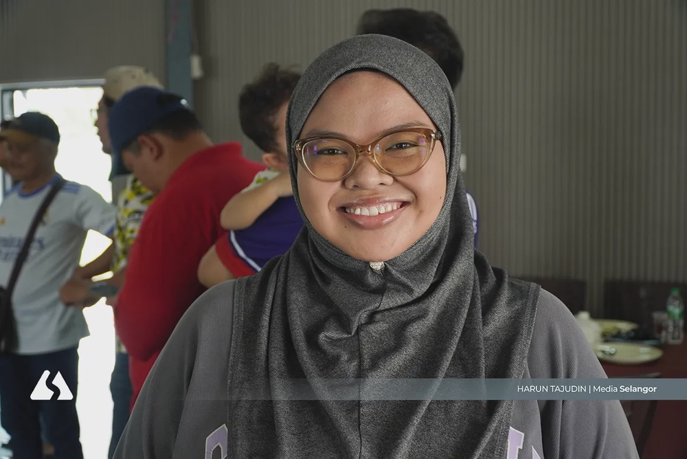 Image from: 'Tak tahu nak sedih’, mangsa ribut syukur terima bantuan Yayasan MBI