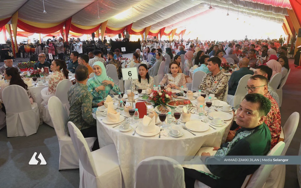 Image from: Lebih 1,200 kerabat Diraja Selangor zahir taat setia kepada Sultan