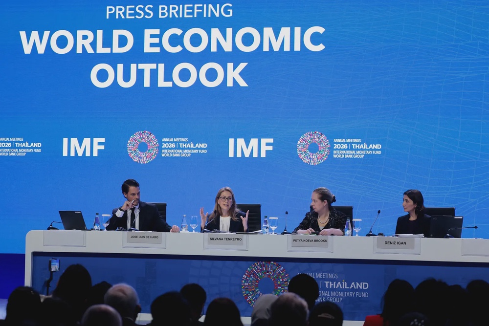 Image from: IMF calls for US to cut deficits amid bond woes, China to shift away from exports