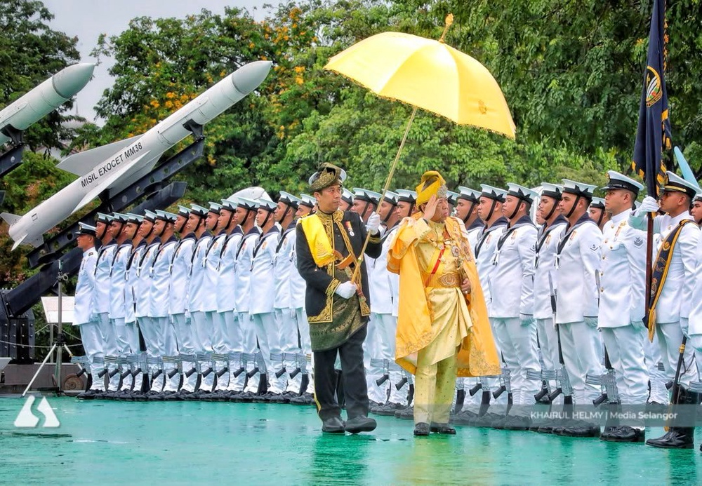 Image from: Istiadat penuh adat dan tradisi sempena Jubli Perak Sultan Selangor