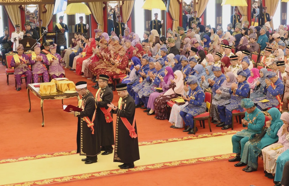 Image from: Istiadat penuh adat dan tradisi sempena Jubli Perak Sultan Selangor
