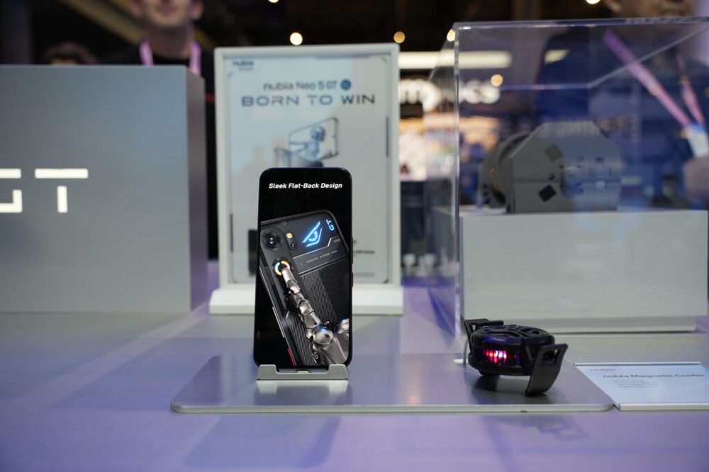 Image from: Nubia Neo 5 GT 5G: Midrange gaming phone with cooling fan, shoulder triggers, from RM1,799