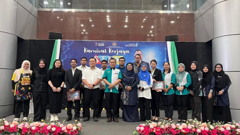 Image from: Yayasan MR D.I.Y. teams up with Petronas to boost STEM education in Malaysia