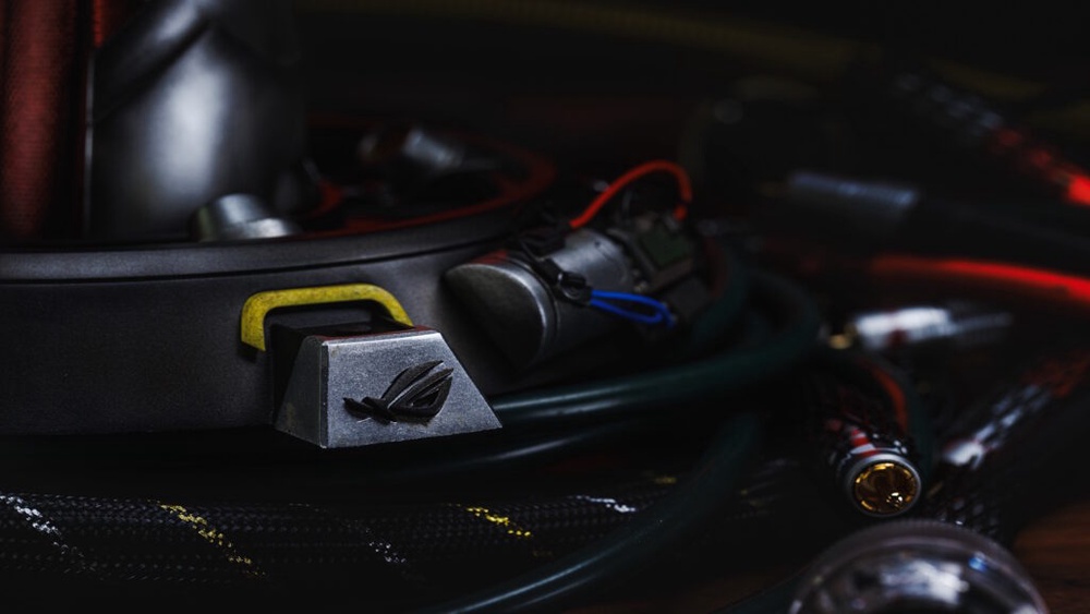 Image from: Asus creates one-of-a-kind Cyberpunk 2077 themed ROG Xbox Ally X that you can’t get