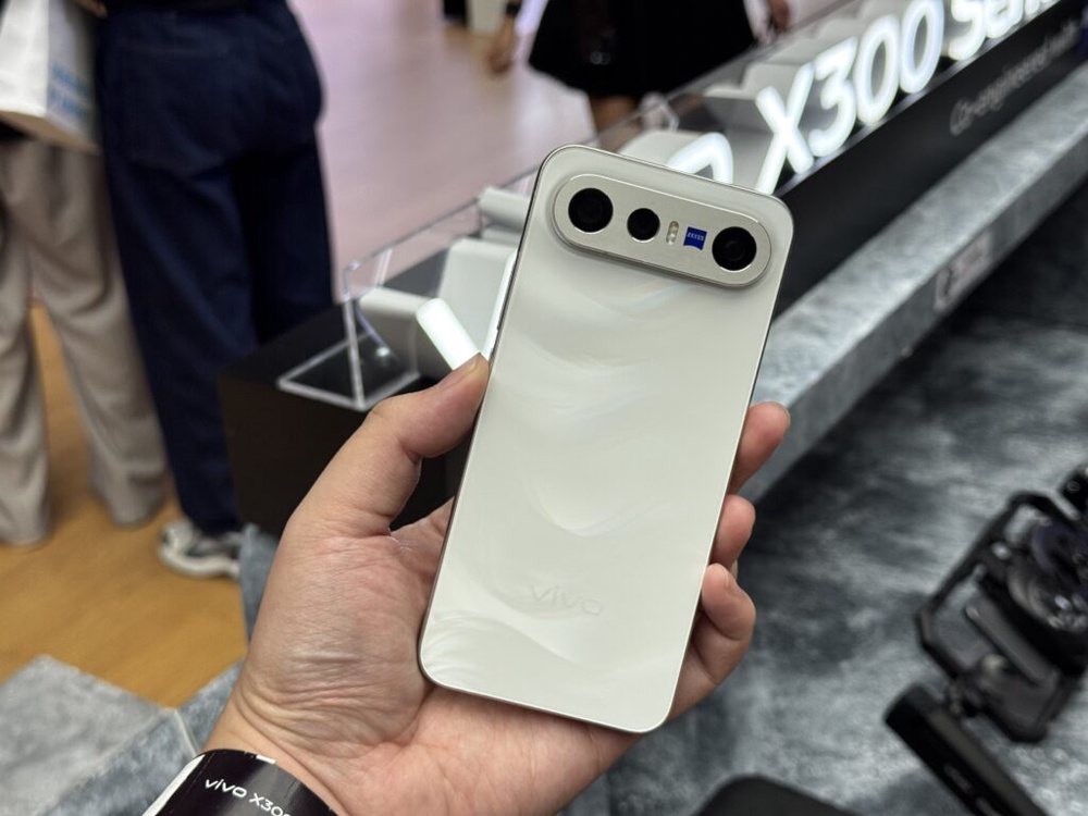 Image from: Vivo X300 FE: Compact flagship with Zeiss cameras and Snapdragon 8 Gen 5, from RM3,299