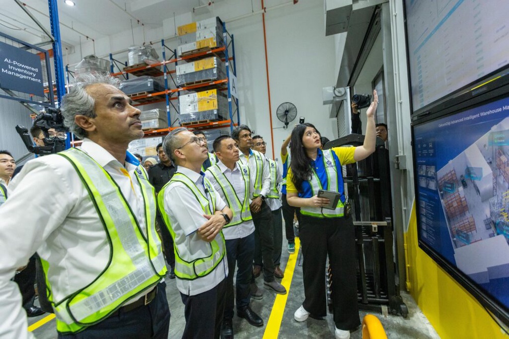 Image from: CelcomDigi launches Malaysia’s first industrial 5G-SA warehouse