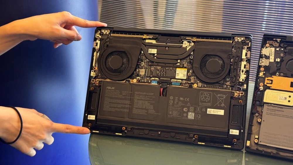 Image from: Asus ExpertBook Ultra: Tandem OLED display and Nano Ceramic, sub-1kg chassis, from RM7,999