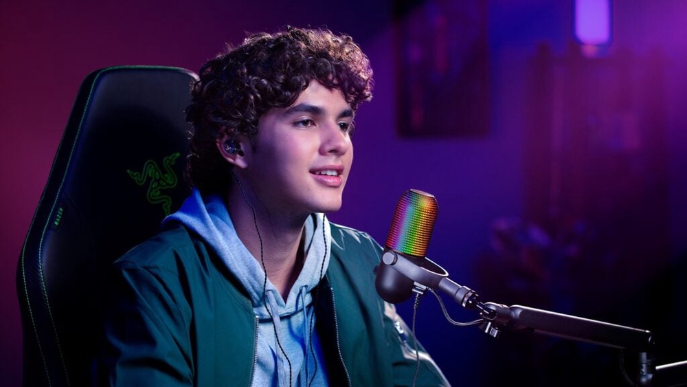 Image from: Razer’s new Seiren V3 Chroma USB microphone gets 32-bit DSP and AI audio processing