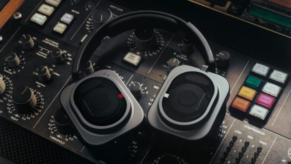 Image from: Nothing unveils Headphone (1) Pro with triple drivers, names V as Global Brand Ambassador