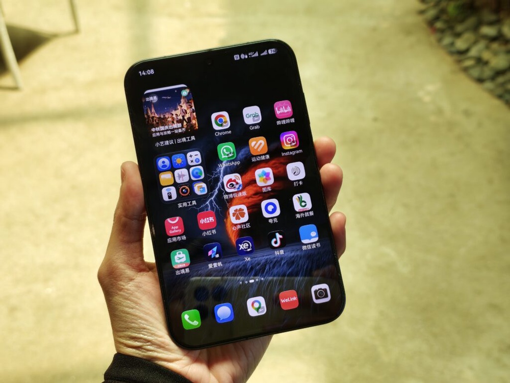 Image from: Huawei Pura X View first impressions: Its unusual shape is what stands out