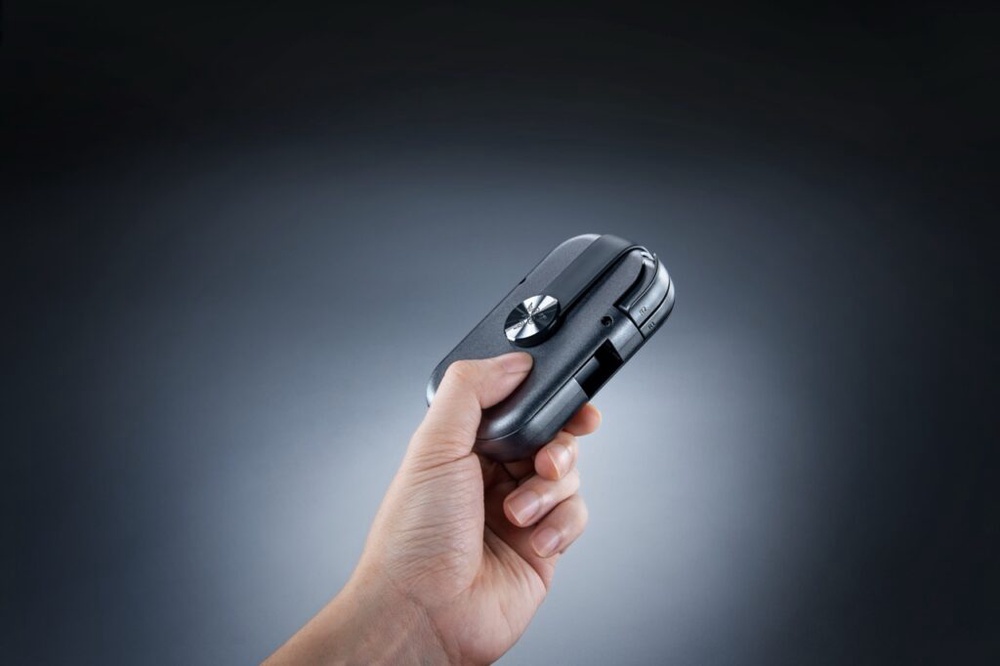 Image from: Razer Prio: Gaming controller for smartphones that folds into the size of a credit card