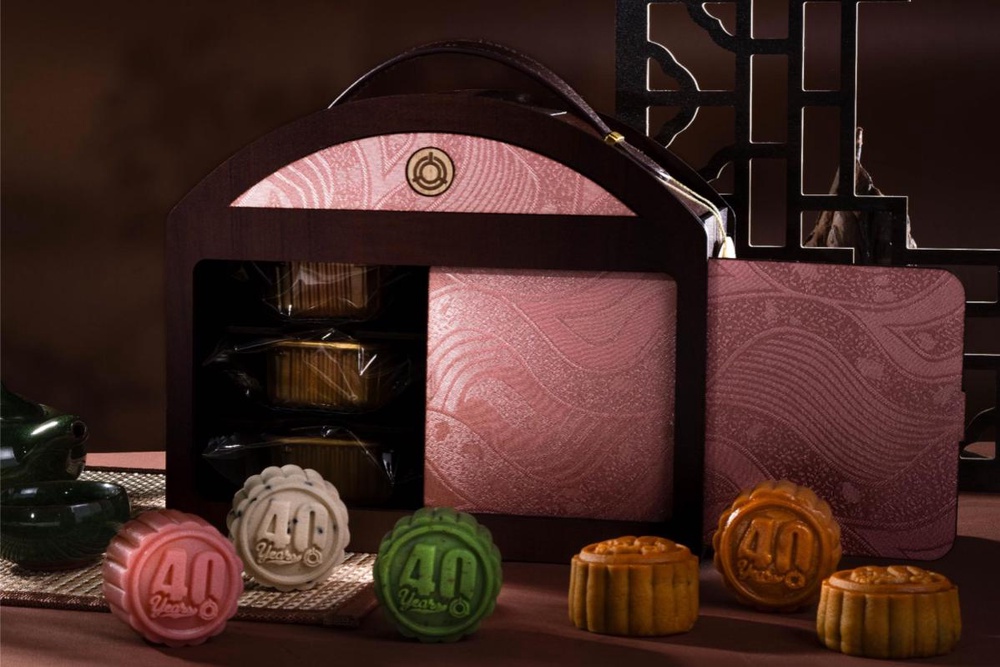 Tai Thong is a loved mooncake brand enjoyed by Malaysians which includes a premium mooncake gift set packaging