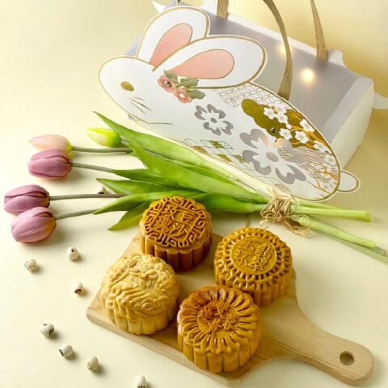 The mooncake gift box included comes with a functional rabbit shaped lantern