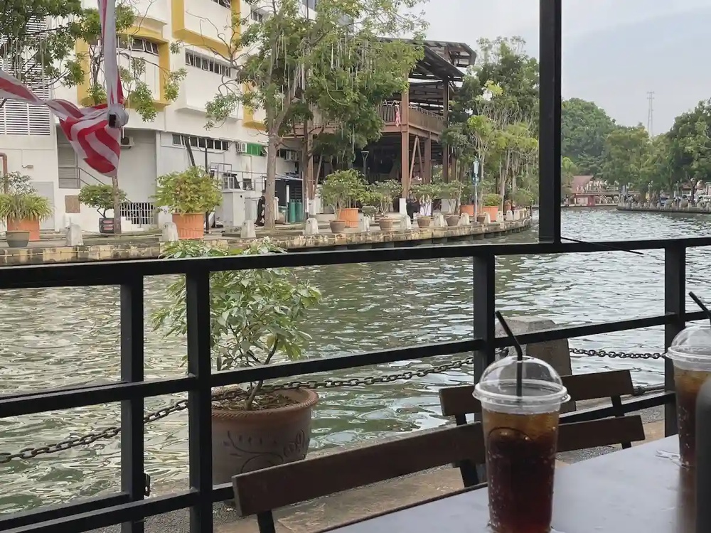 Papayun Kitchen Tepi Sungai Kampung Hulu Melaka riverside ikan bakar Portugis