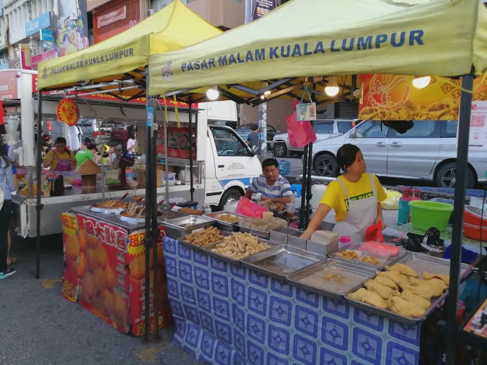 Taman Connaught Wednesday night market Cheras Kuala Lumpur crowd