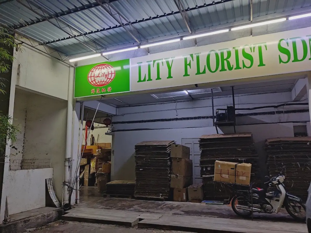 Lity Florist Macallum Street Penang flower stand and bouquet