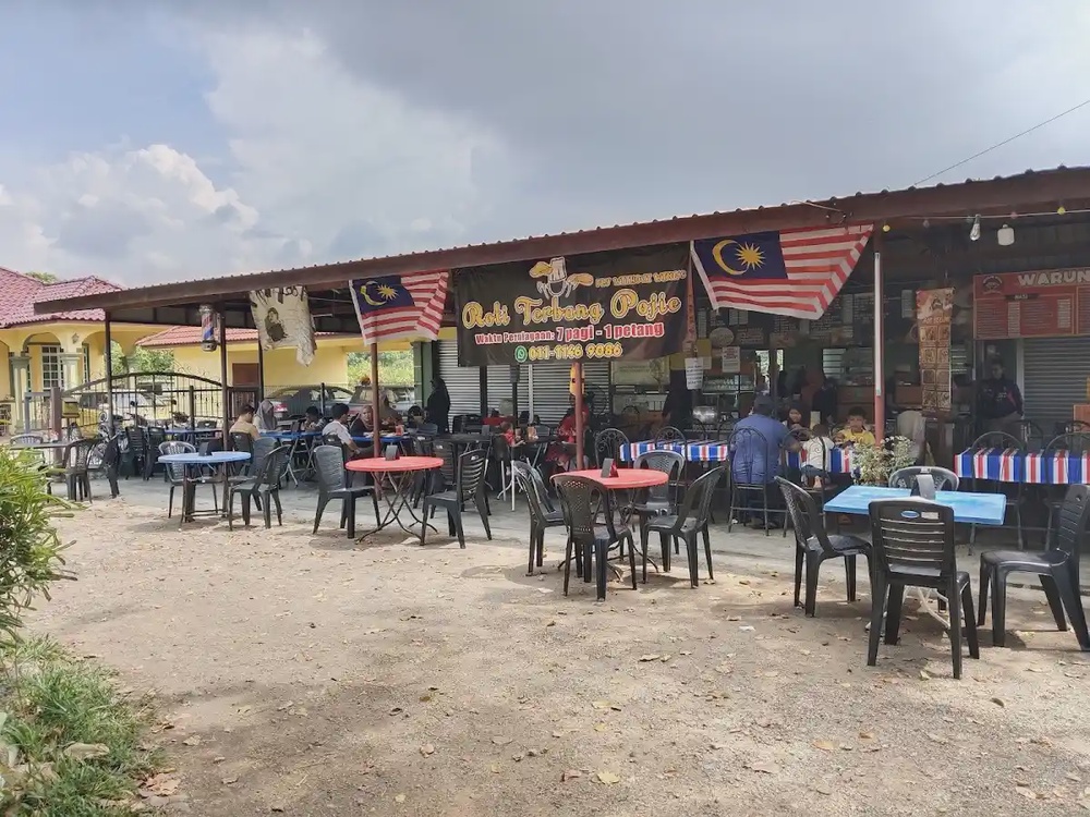 Roti Terbang Pojie Bukit Lintang Melaka flying roti canai