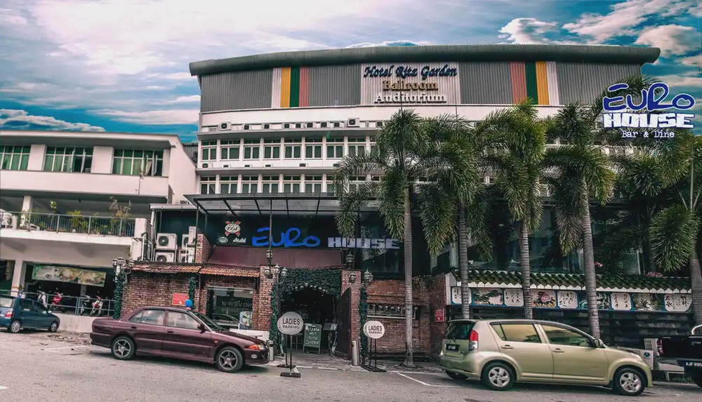 Euro House Ipoh western food pizza ribs live music