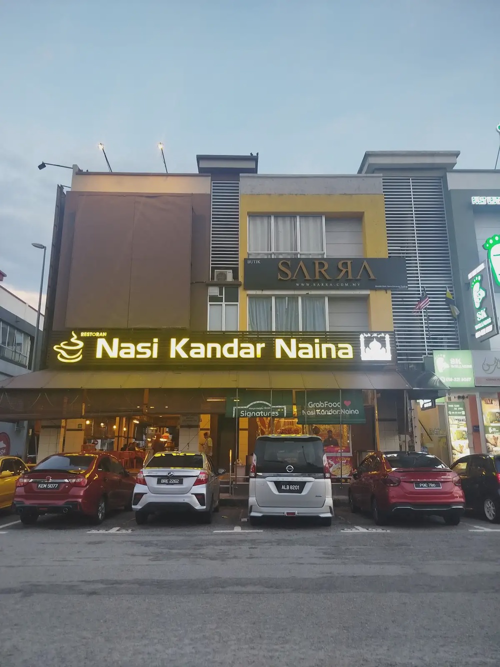 Nasi Kandar Naina Ipoh Meru Bestari naan cheese curry