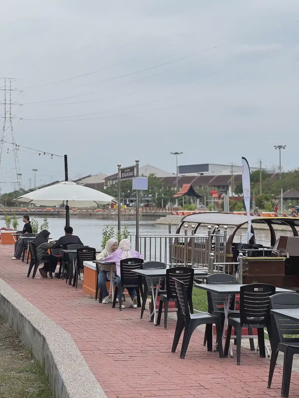 Arang Cafe Kilang Makan Jalan Tun Ali Melaka riverside grilled fish