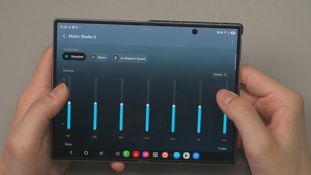 Samsung Music Studio 5 review - style meets sound 22