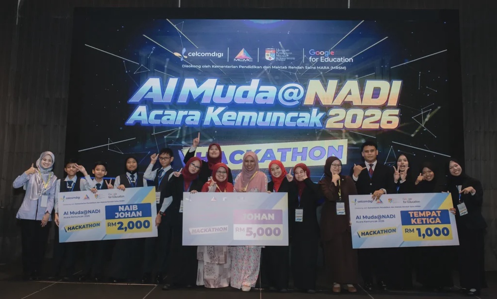 Johor Bahru vocational college team wins AI Muda@NADI Hackathon with a smart farming app 42