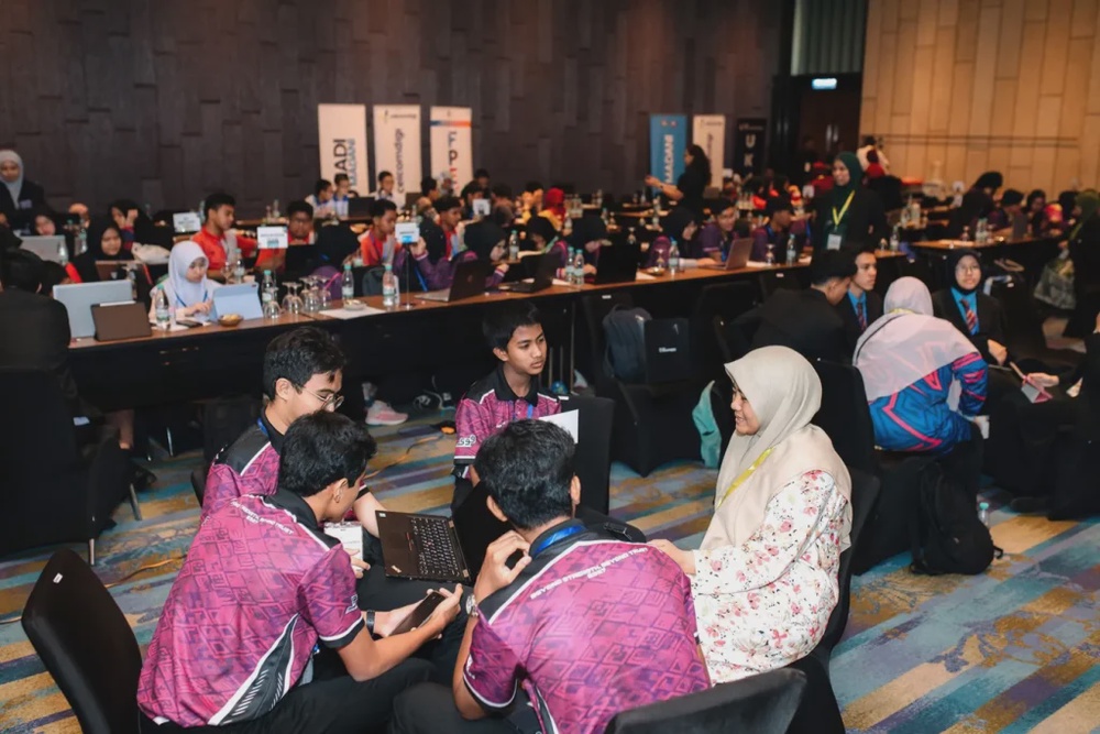 Johor Bahru vocational college team wins AI Muda@NADI Hackathon with a smart farming app 41