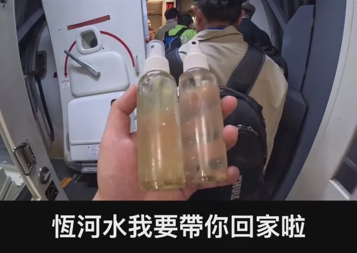 台湾男子带印度恒河会回家遭批带回去倒 2