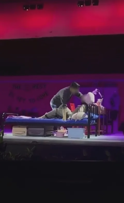 UM舞台剧比赛男女同床亲密戏争议违规校方道歉 5