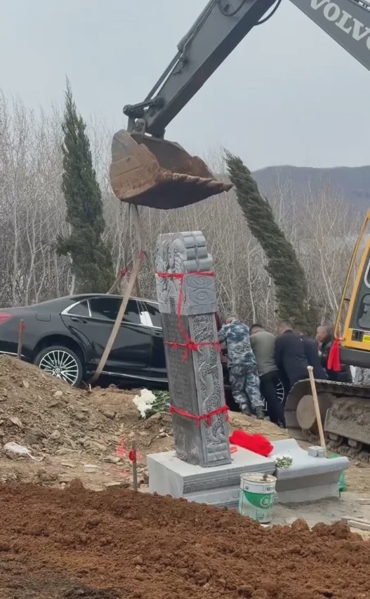 mercedes benz豪车8888车牌当陪葬品 2