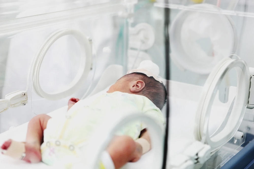 baby milk bottle parents 2