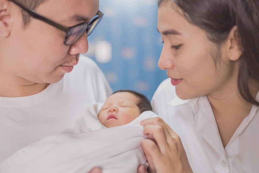 baby milk bottle parents 3