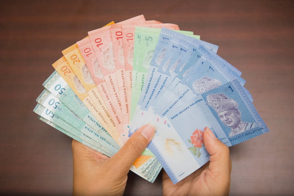 money cash holding ringgit malaysia 123rf