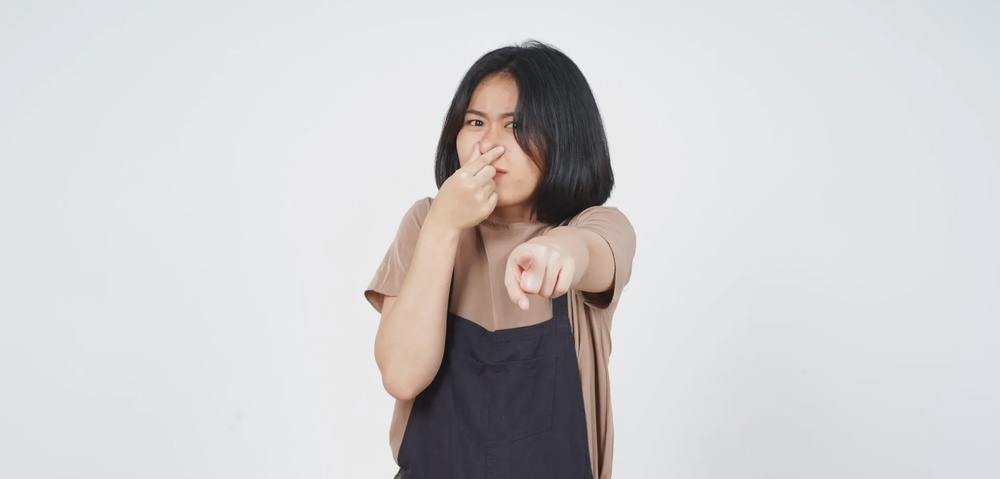 woman stinky cover nose pinch 123rf
