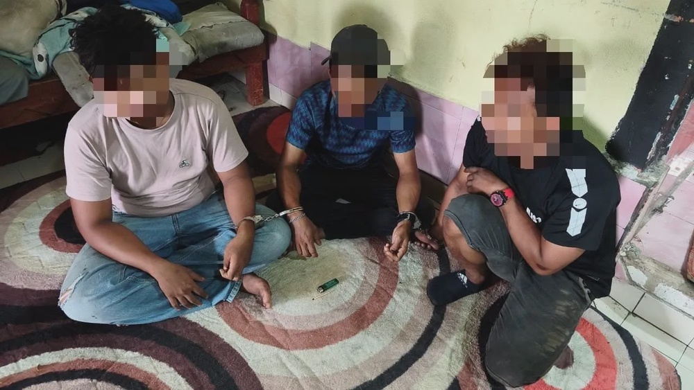aadk kuala muda逮捕18名涉嫌吸毒者未婚情侣同居抱着孩子去警局