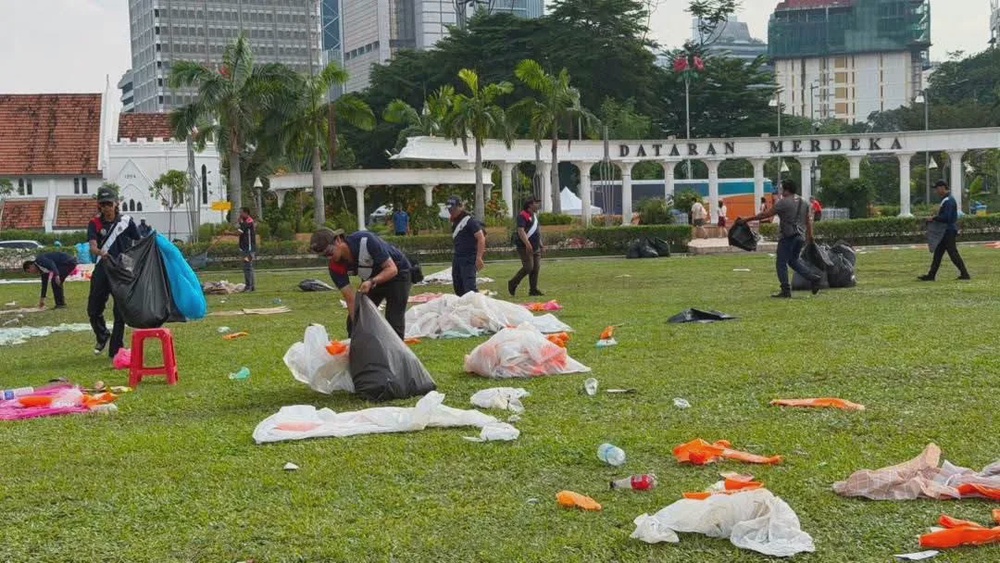 dbkl fifa world cup show people left rubbish behind dirty 2