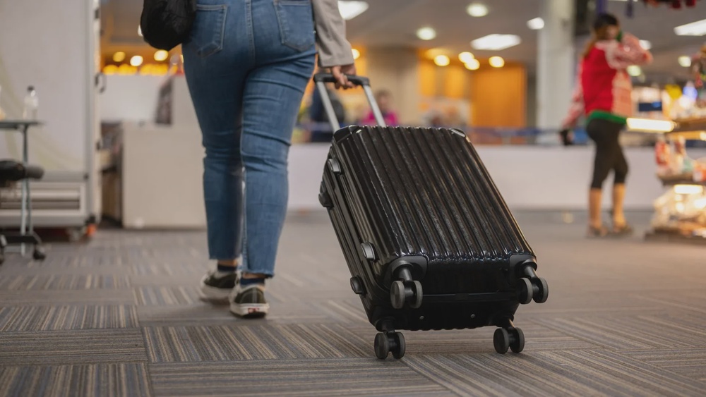 luggage airport 123rf