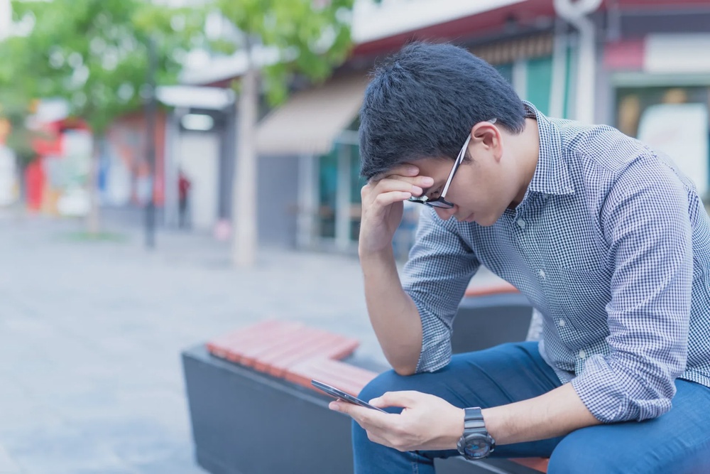 man concerned headache 123rf