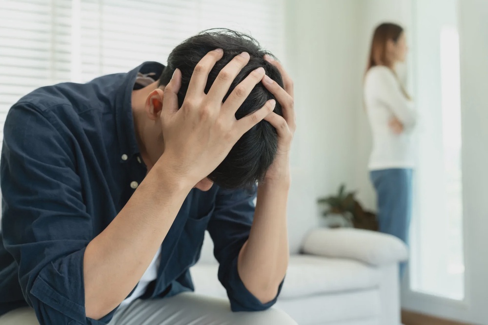 man woman couple unhappy 123rf
