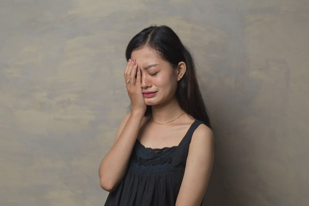 woman thinking crying touched 123rf