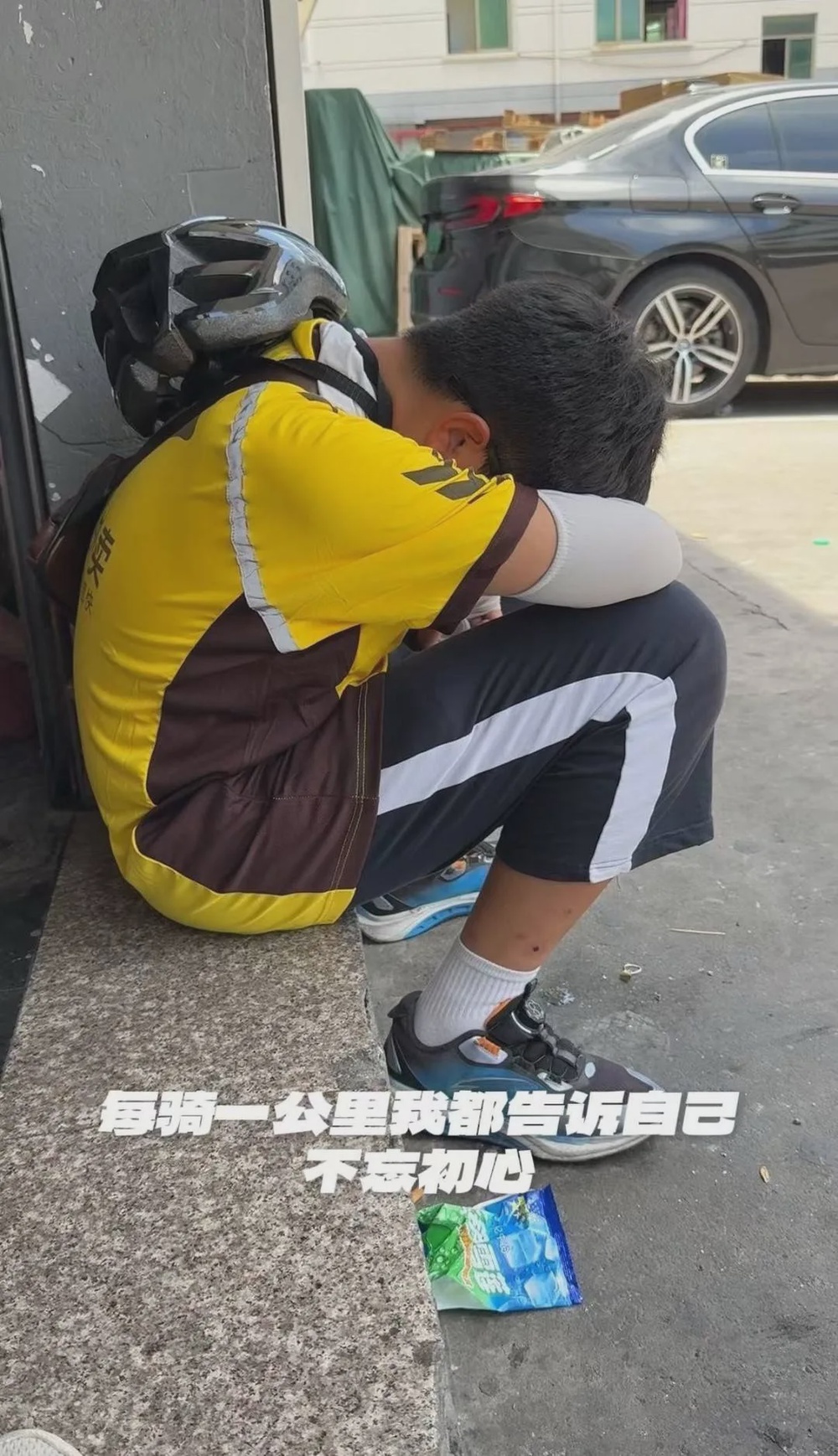 儿子一句大不了送外卖爸爸让他亲身体验30天父子关系变好 2