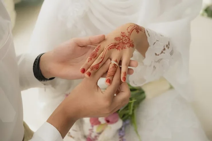 muslim malay wedding ring couple hand
