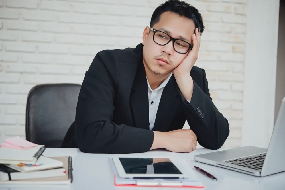 business man unhappy businesspeople sitting office 1150 7692