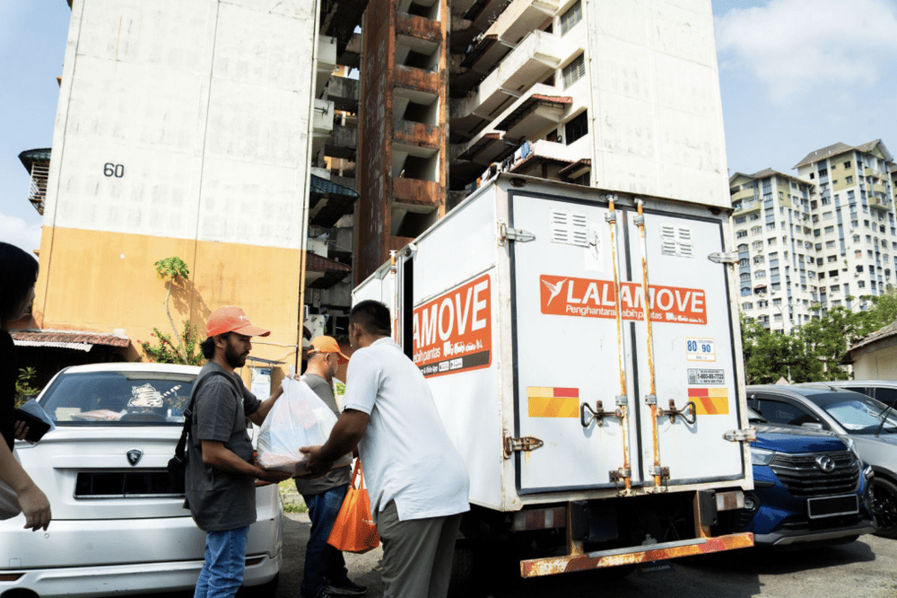 Image from: Barang Sampai, Harapan Pun Tiba! Lalamove Bantu Keluarga Memerlukan Melalui Kempen “Moves That Bring You Home”