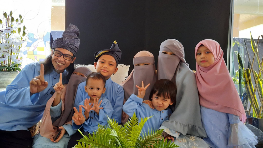 Image from: Zul Yahya Tolak Tawaran Berlakon Demi Jaga Masa Depan Anak-Anak
