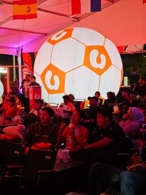 Image from: Pesta Bola Ultra U Mobile Gegarkan Perak, Peminat Bola Sepak Raikan Kemaraan Sepanyol Ke Separuh Akhir
